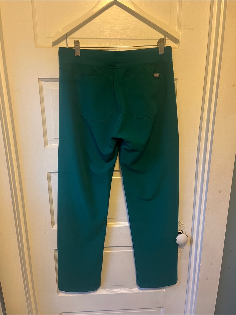 W’s EUC Figs Hunter Green Scrub Set - Top & Pants, size small - Picture 3 of 5